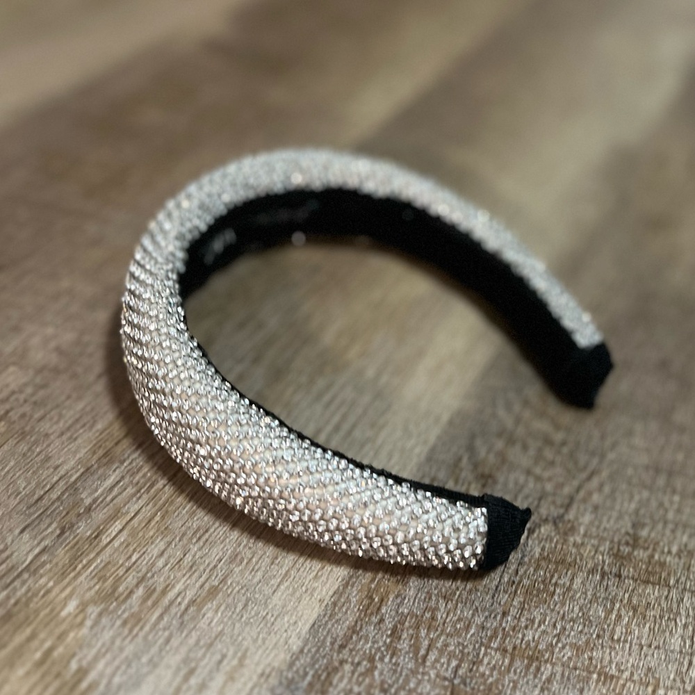 ZARA Sparkly Rhinestone Headband โ Elegant Statement Piece โจ - Picture 4 of 5